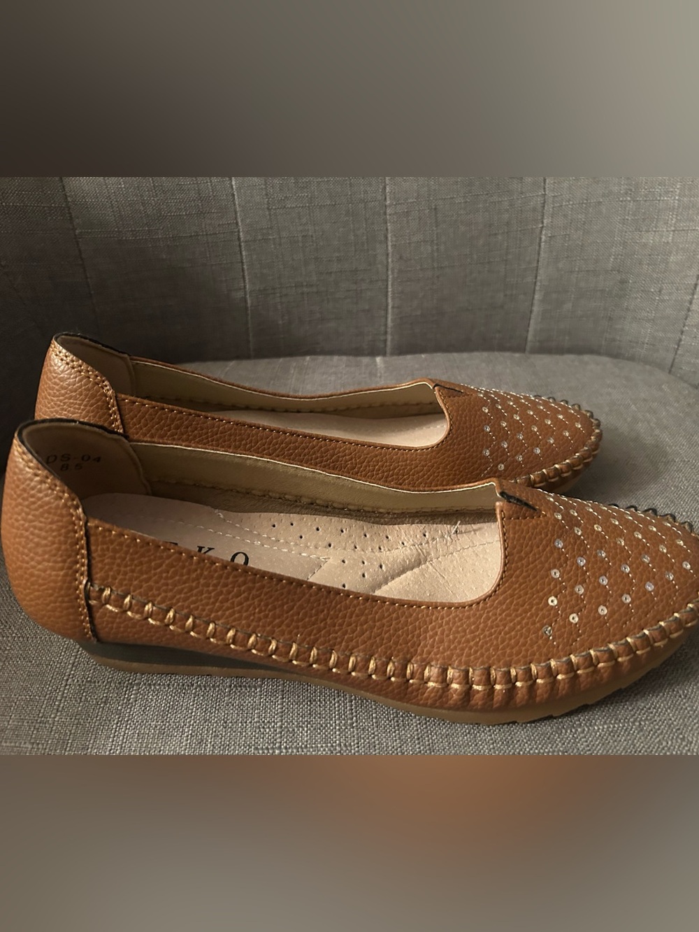 Women’s Tan Slip-On Moccasin Flats with Stud Details new size 8 1/2